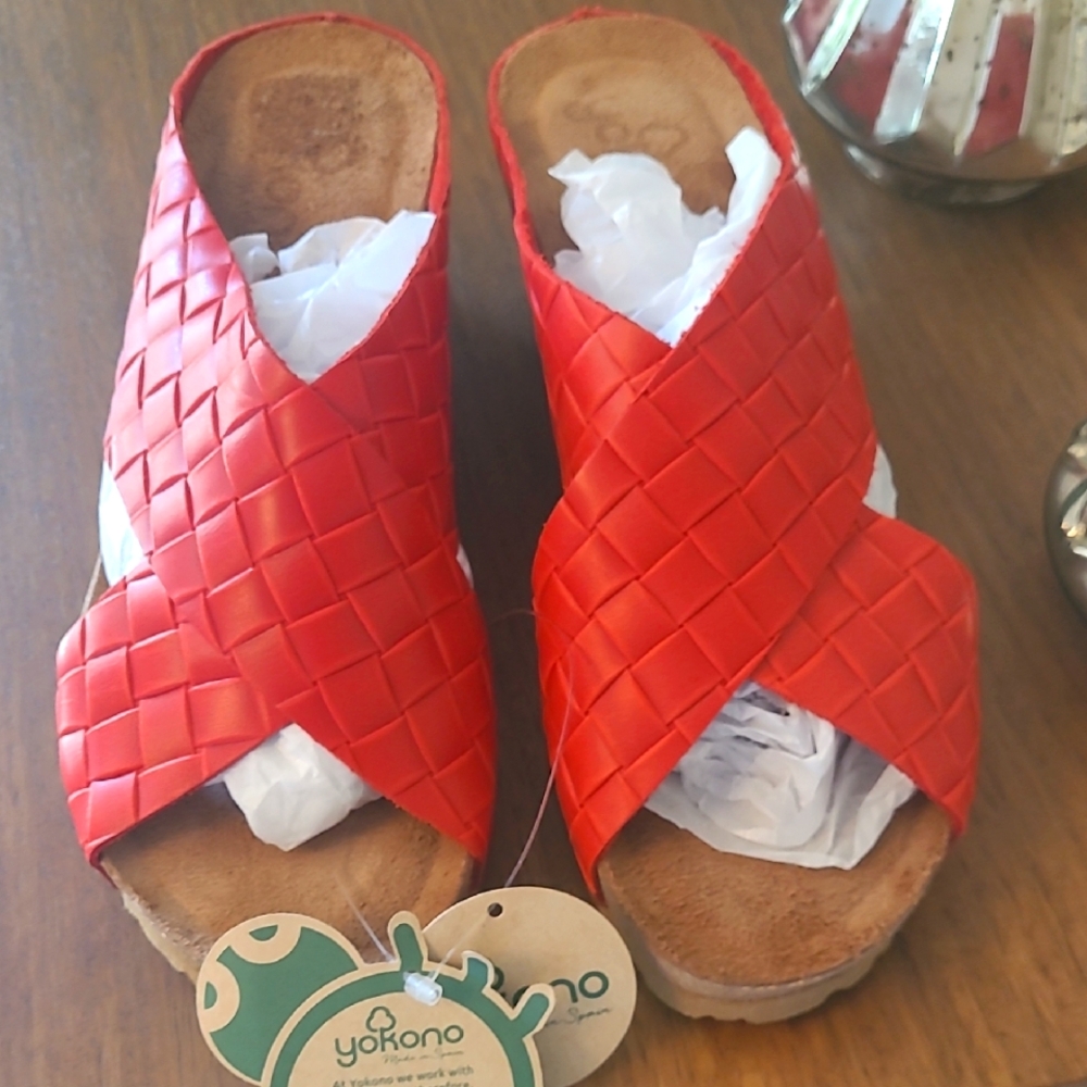 NWT Yokono Womens Wedge Sandal - Red - Sz 9.5